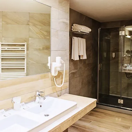 Hot Springs Medical And 4* בניה