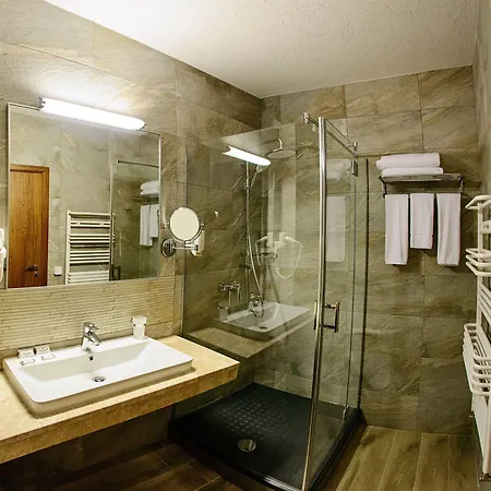 Hot Springs Medical And מלון 4*