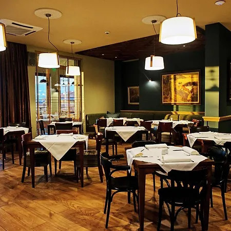 Hot Springs Medical And מלון